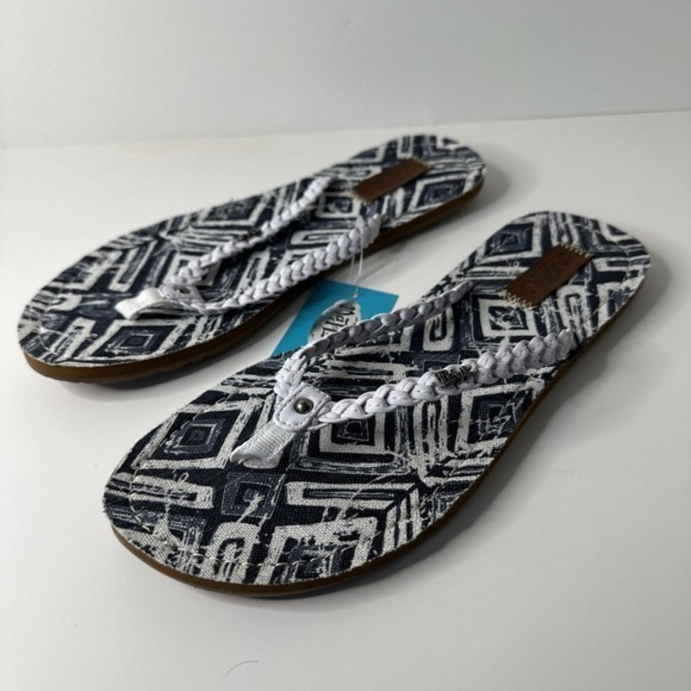 MAJ LOVE Women's Thong Sandals Size 9 Blue/ White Slip On Flats Thong Toes NWT - Picture 4 of 11